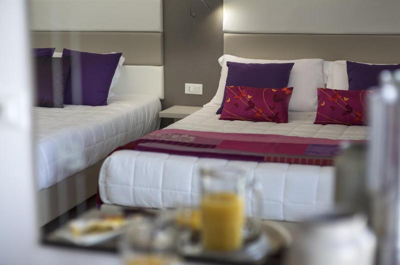 Superior Triple Room image 4