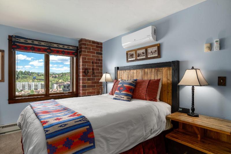Bear Claw 408 - True Ski-in Ski-out Access Slope Views & Winter Shuttle! - image 19