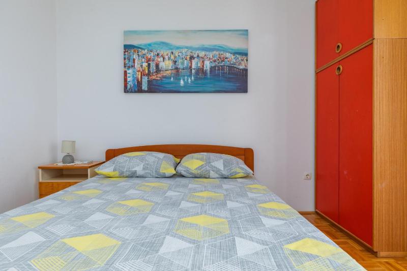 One-Bedroom Apartment with Balcony and Sea View image 1