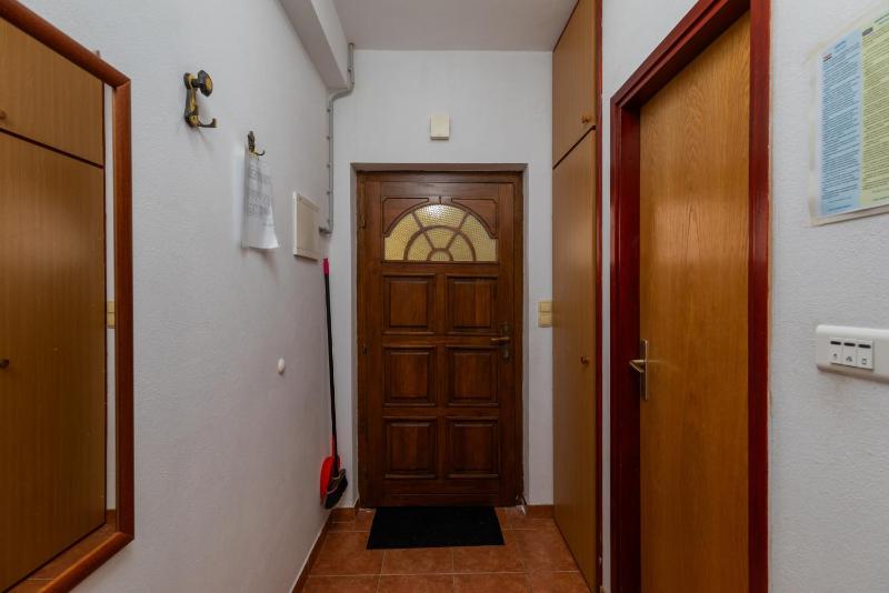 One-Bedroom Apartment with Balcony and Sea View image 2