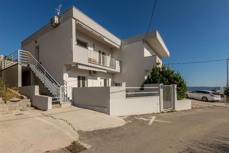 Family friendly house with a swimming pool Podstrana Split - 21718 - image 10