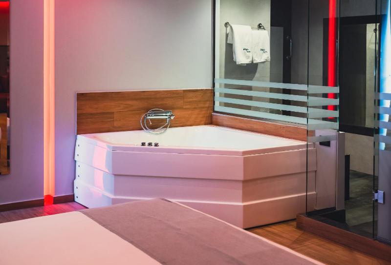 Presidential Suite image 2