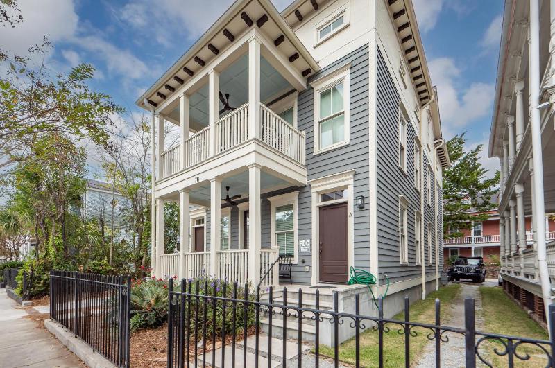 Secluded Courtyard & Parking - 2 Blocks to King - image 9