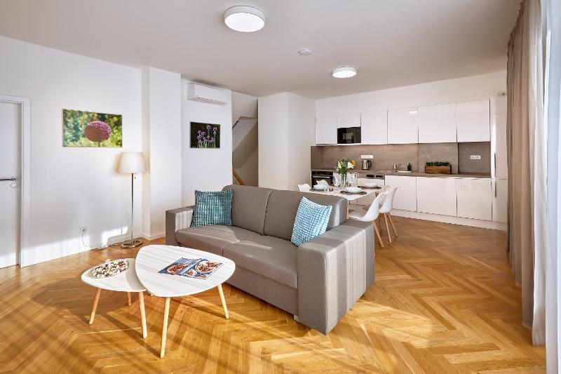 DownTown Suites Rubesova - image 4