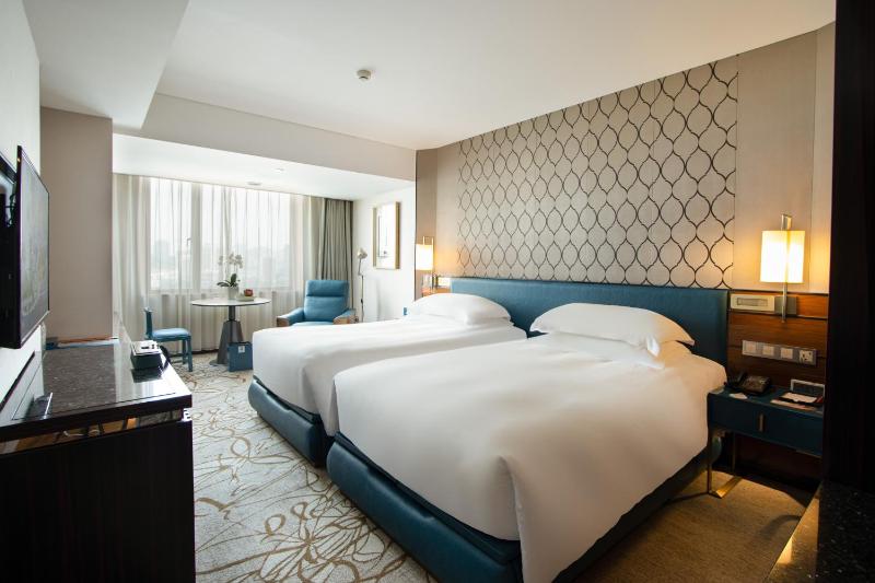 Business Double or Twin Room with City View image 2