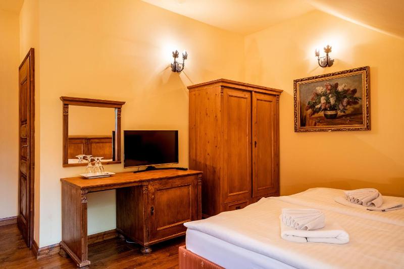 Basic Triple Room image 2