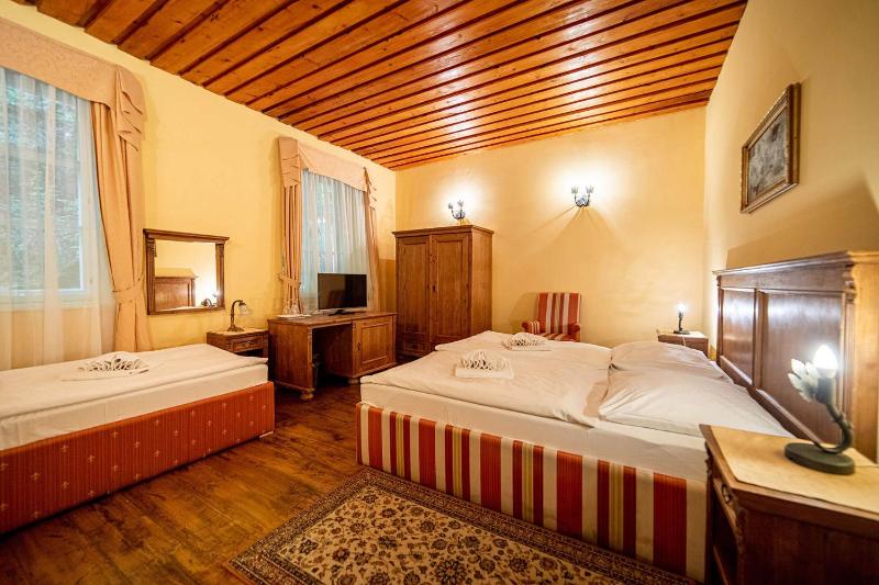 Basic Triple Room image 4