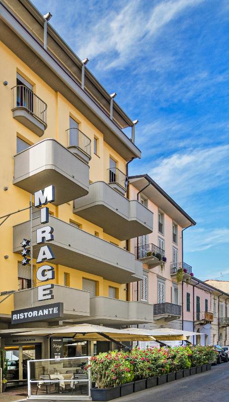 Hotel Mirage - image 1