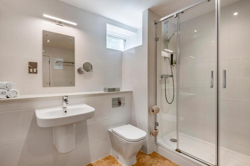 Studio Apartment image 3