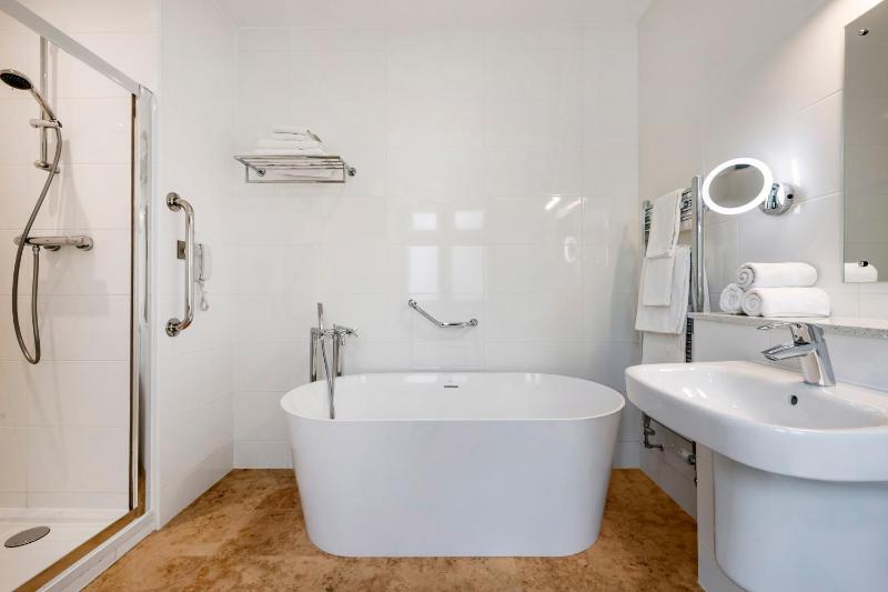 One-Bedroom Apartment image 4