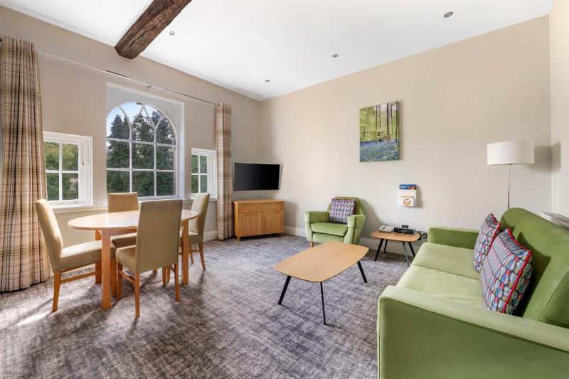 One-Bedroom Apartment image 3