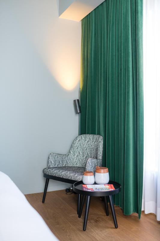Deluxe Double Room with Rain Shower image 3