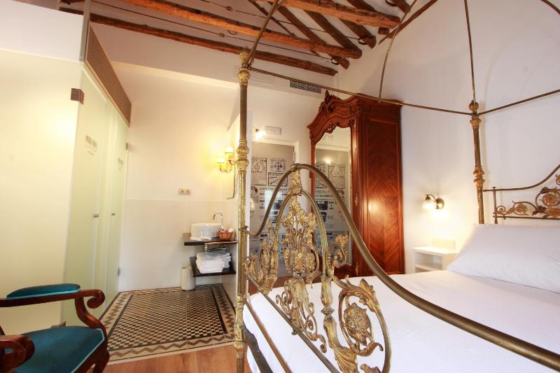 Superior Double Room image 4