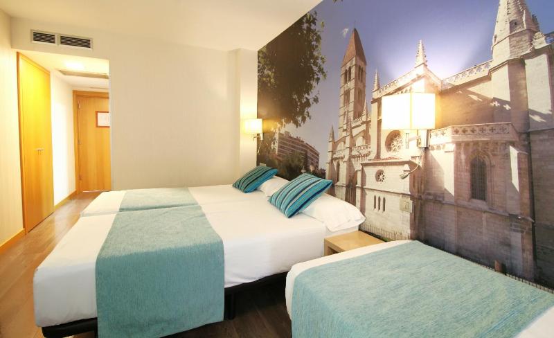 Triple Room image 3