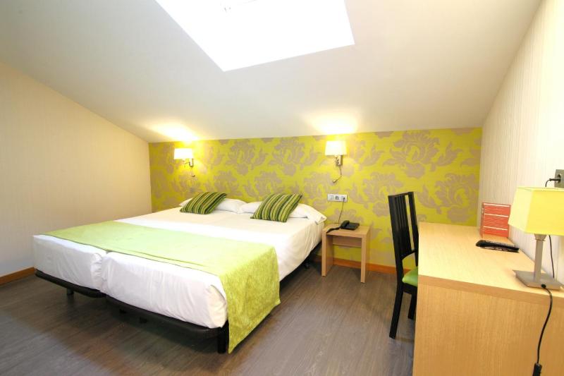 Double or Twin Room image 3
