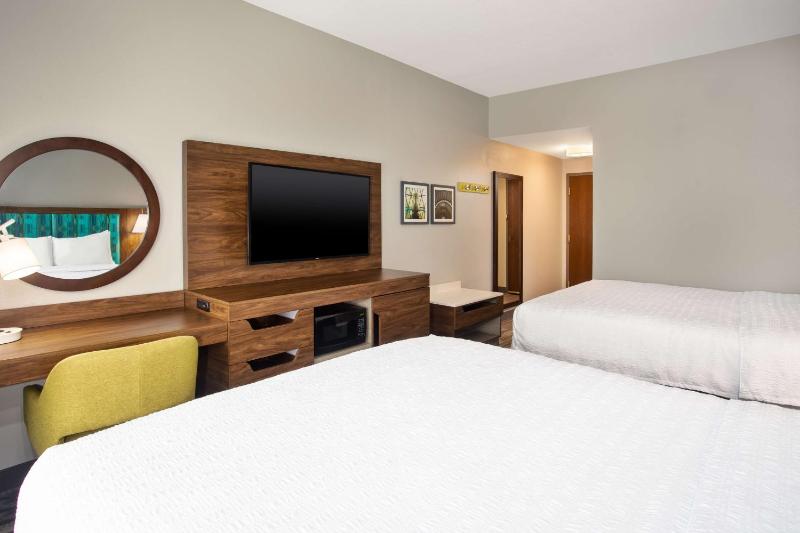Room with Two Queen Beds - Non-Smoking image 1