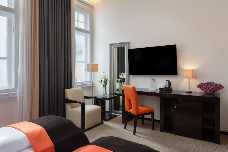 Deluxe Twin Room image 4