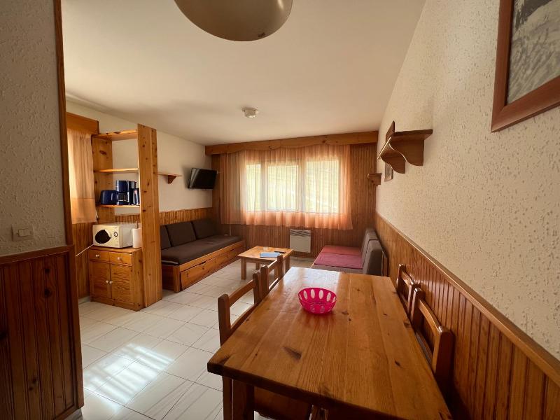 Apartment with Mountain View image 2