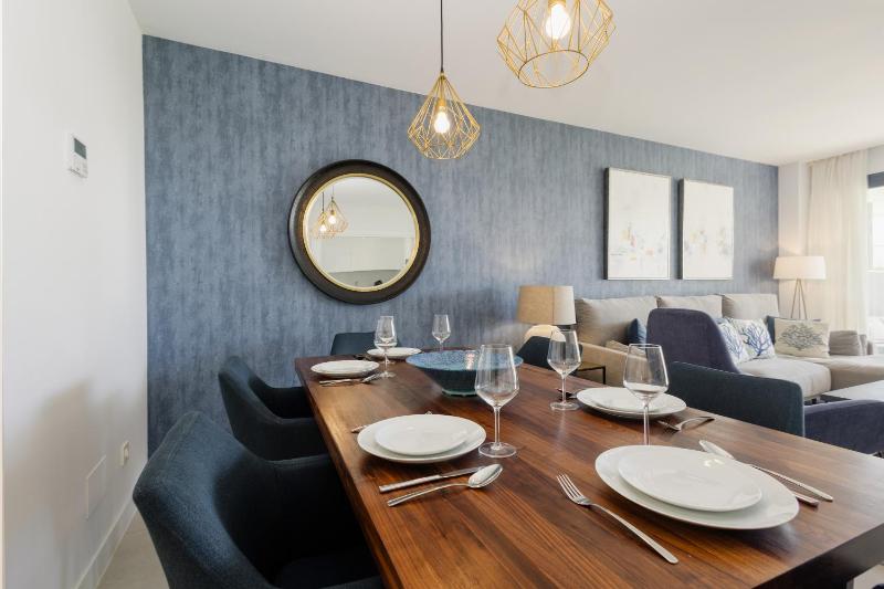 Luxurious 2 bedroom apartment close to the beach in Estepona - image 8