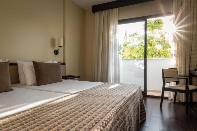 Economy Double Room image 4