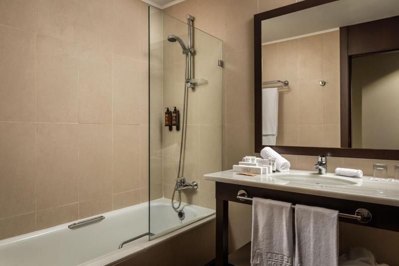 Double Room image 3