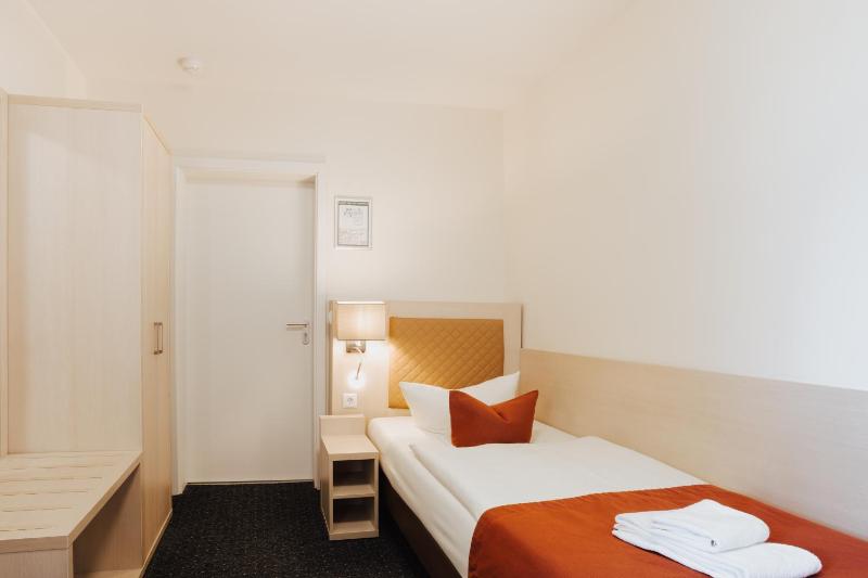 Single Room image 2