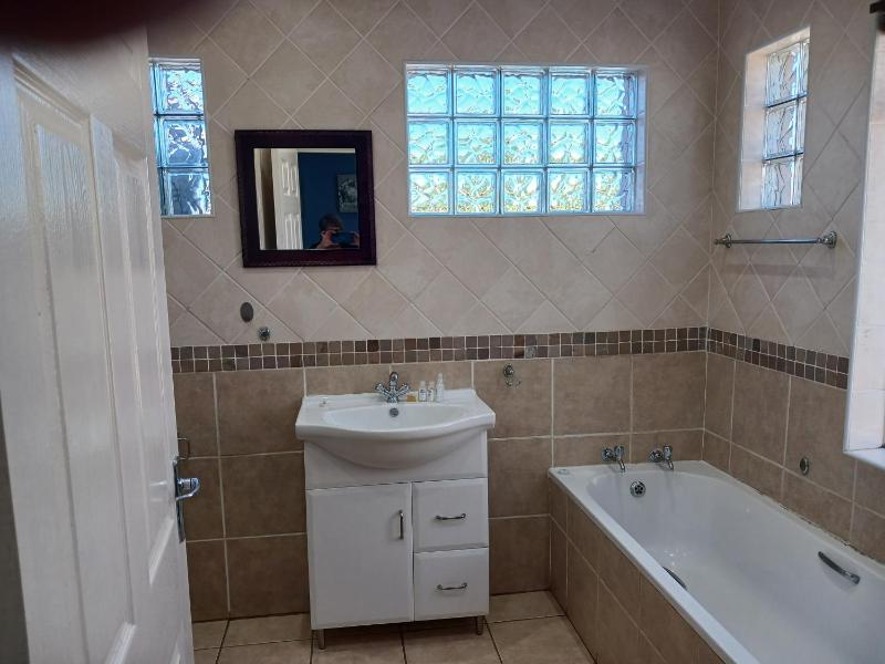 Orchard Guesthouse - image 9