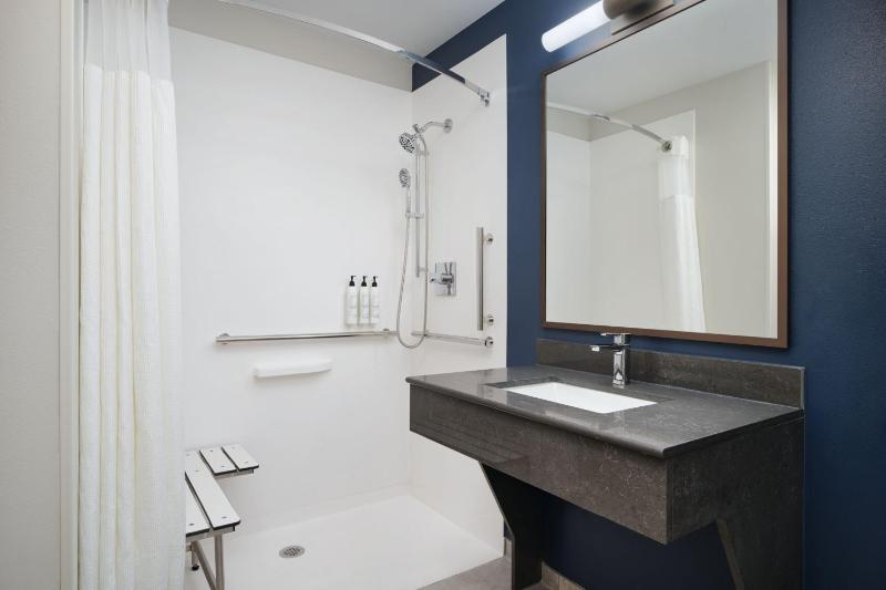 King Room image 3