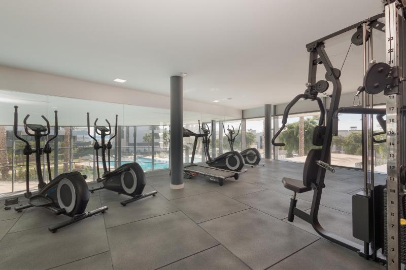 Luxurious 2 bedroom apartment close to the beach in Estepona - image 2
