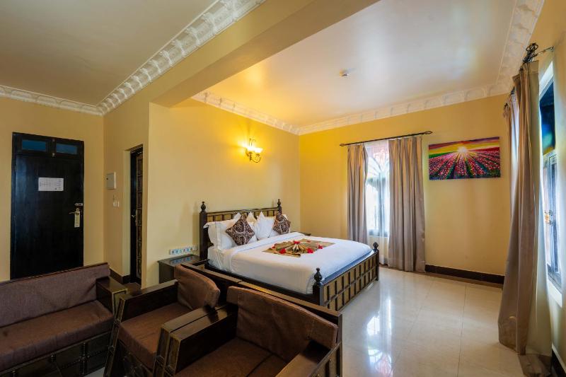 Junior King Suite with Living Room and Jacuzzi