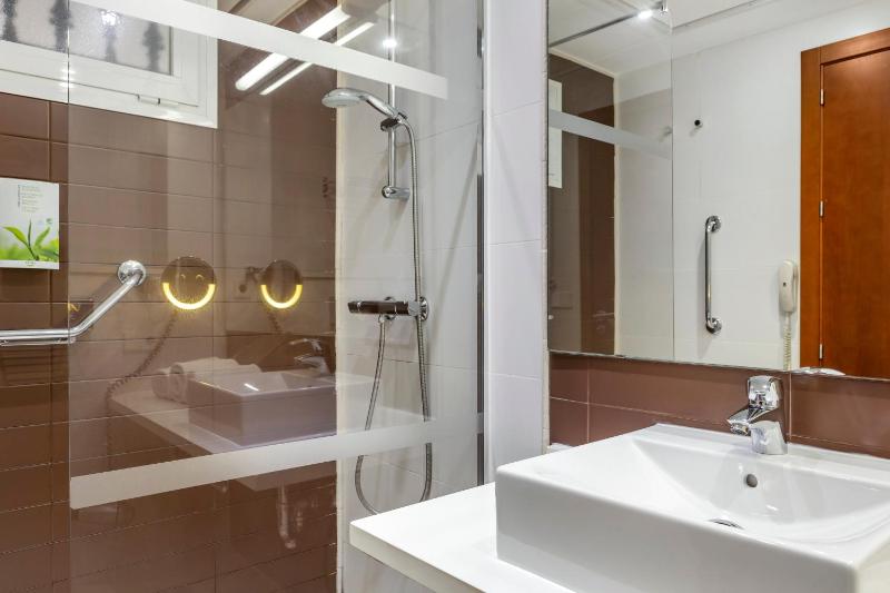 Studio Apartment image 2