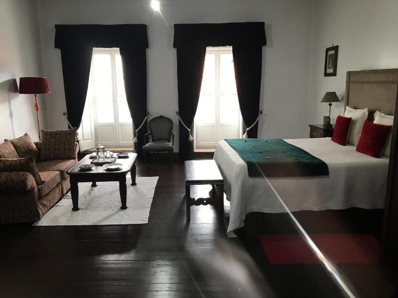 Superior King Room image 4