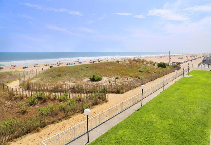 Dunes Suites Oceanfront - image 13