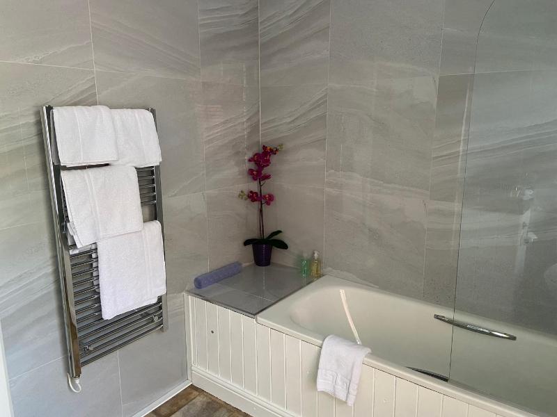 Large Double Room (No 3)  image 3
