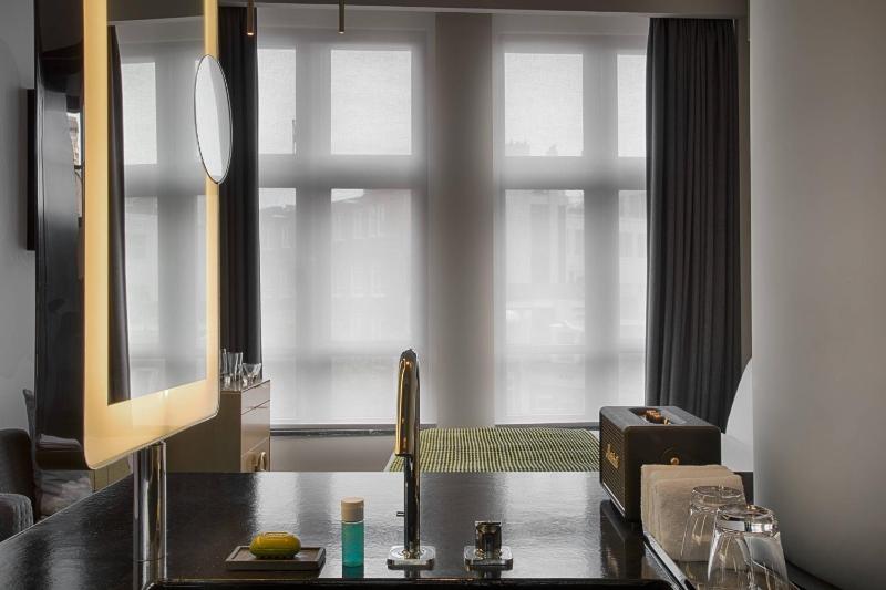 Fabulous Bank, Guest room, 2 Twin/Single Bed(s), City view image 3