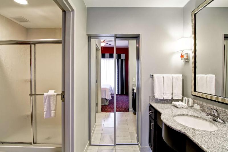 One-Bedroom King Suite - Non-Smoking image 3