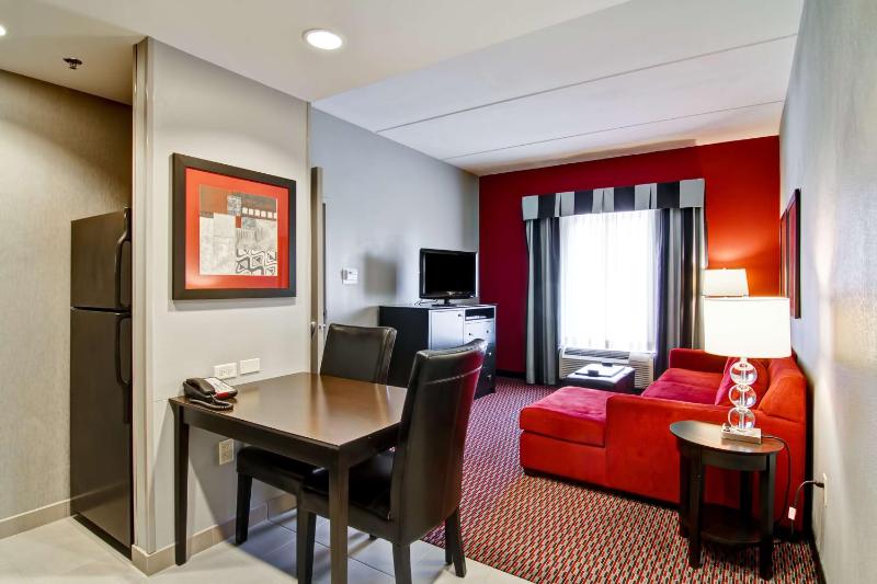 One-Bedroom Queen Suite with Two Queen Beds - Non-Smoking image 3