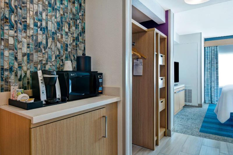 Junior King Suite with Sofa Bed image 2