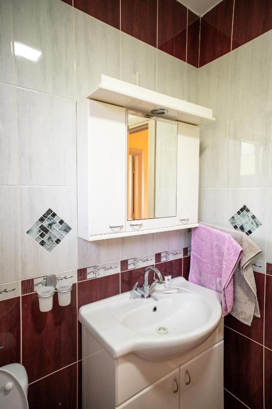 Two-Bedroom House image 4