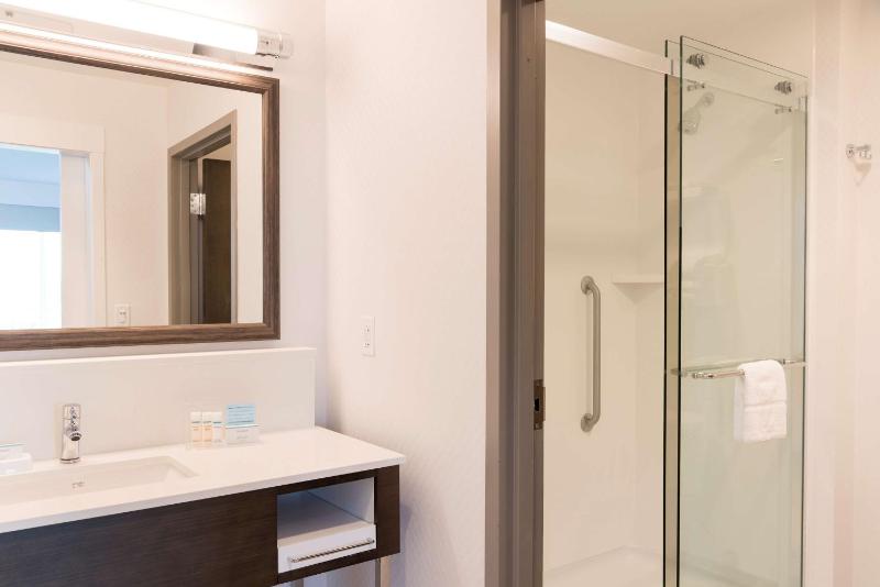 King Studio Suite with Balcony image 2