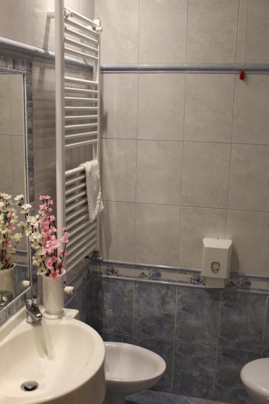 Small Double Room image 2