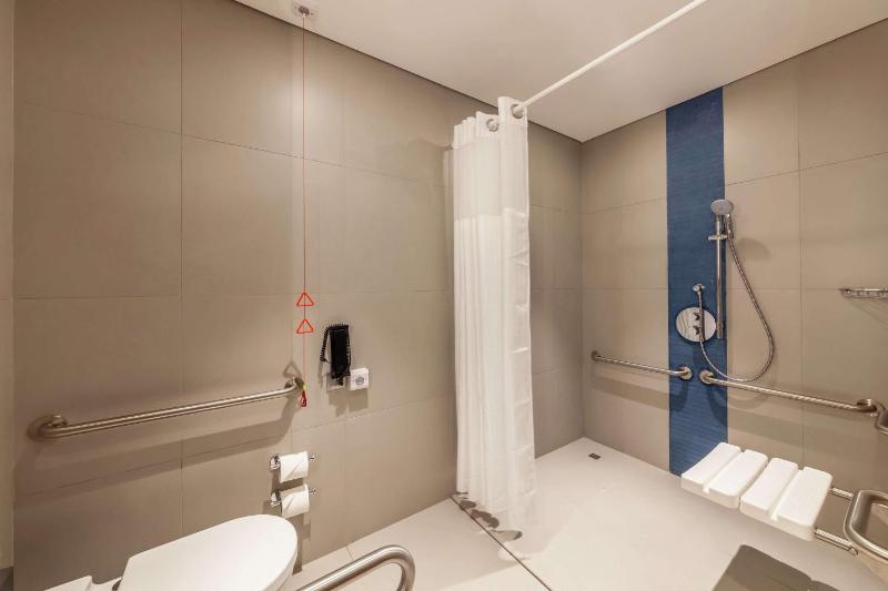 King Room - Mobility Access image 3