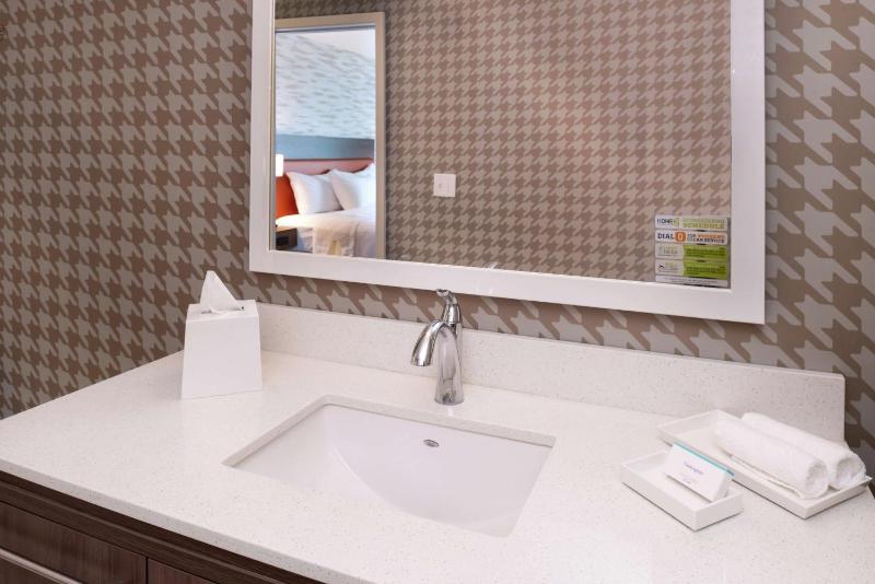One-Bedroom King Suite - Non-Smoking image 4