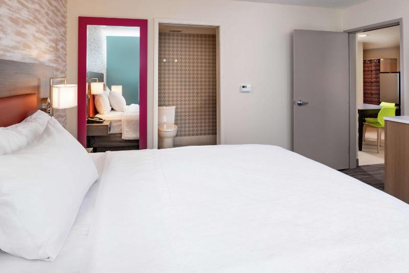 One-Bedroom King Suite - Non-Smoking image 3