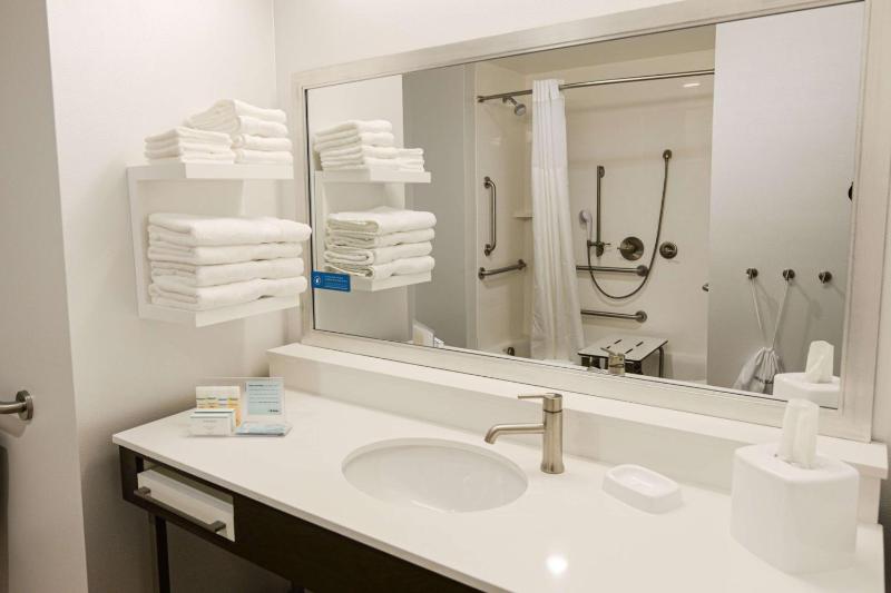 King Room - Mobility Access/Non-Smoking image 3