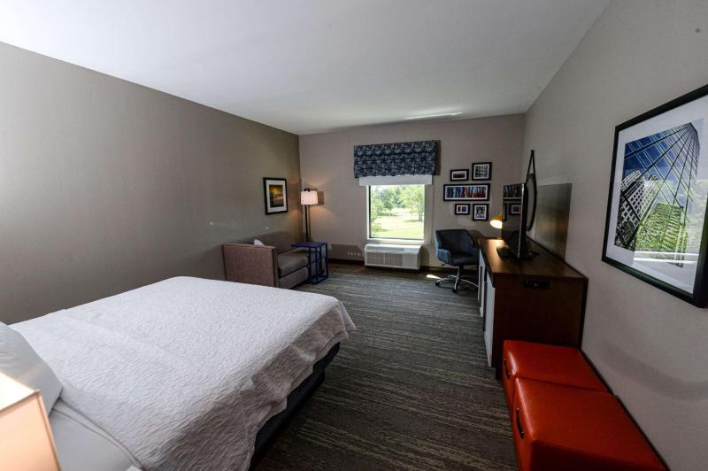 King Room - Hearing Access/Non-Smoking image 1