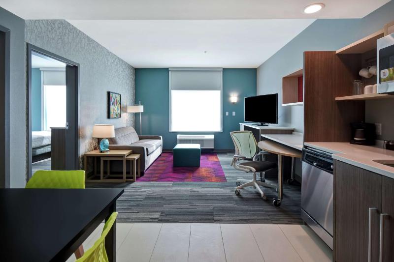 King Suite - Hearing Access/Non-Smoking image 1