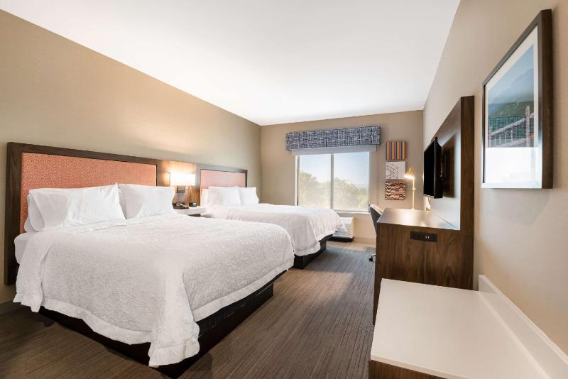 Queen Room with Two Queen Beds - Hearing Access/Non-Smoking image 1