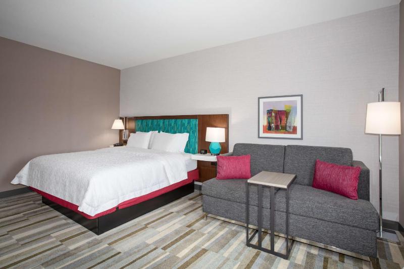 King Room with Sofa Bed - Non-Smoking image 3