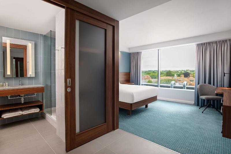 Queen Room with View image 4